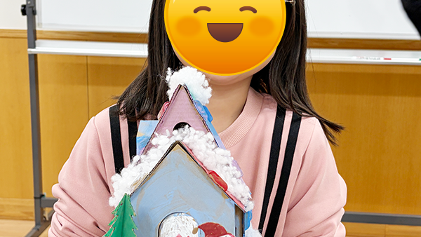 小1・11月の工作①クリスマスハウス